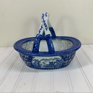 Bombay Company Blue & white Asian scene ceramic basket